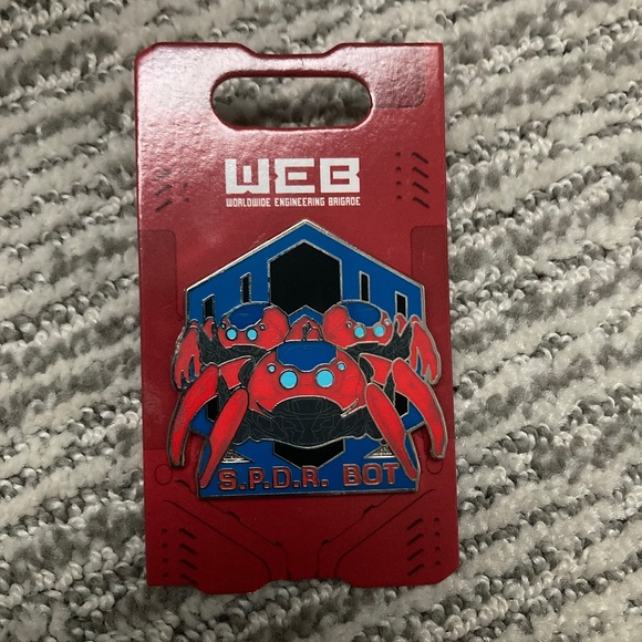 WEB Slingers Spider Man Disneyland Pin - Picture 1 of 2